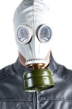 Gaz maskeli adam.