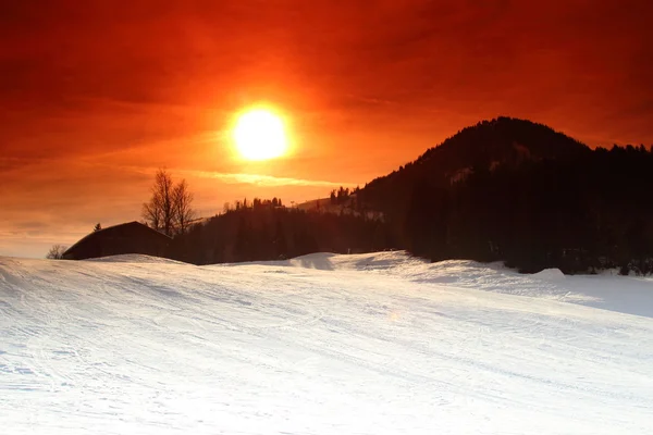 Solnedgång i kirchberg, tirol i Österrike — Stockfoto