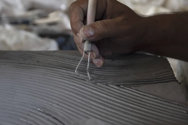 Close Male Sculptor Holding Tool Making Art Clay Clay Master — Foto Stock