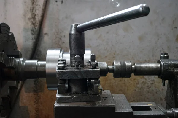 Closeup Metal Shaft Parts Cutting Old Lathe Machinery Lathe Chuck — Stock Fotó