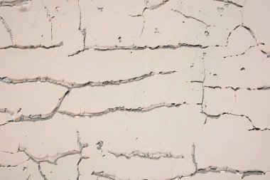 Tasarımınız için üst üste koyun. Çatlak beyaz beton bir duvarın arka plan dokusu. Eski duvarda bir çatlak.