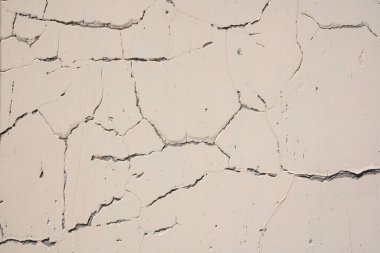 Tasarımınız için üst üste koyun. Çatlak beyaz beton bir duvarın arka plan dokusu. Eski duvarda bir çatlak.