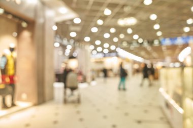 Bulanık yumuşak ve bulanık hipermarketteki insanlar