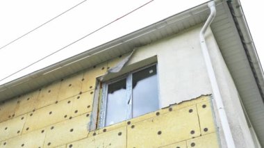 Bir konut binasının izolasyonu. Binanın dış onarımı, izolasyon ve dış cephenin kaplaması.