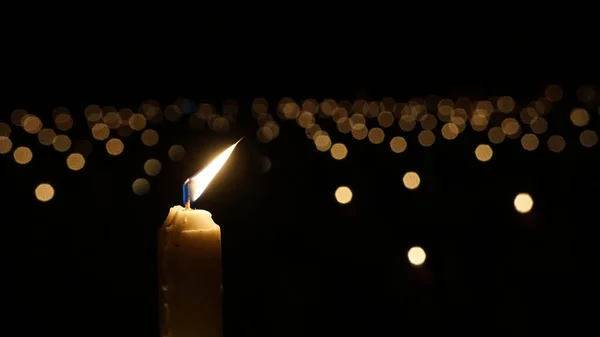 Gloeiende Vlamkaarsen Branden Kaarsen Voor Spirituele Religieuze Spiritualiteit — Stockfoto