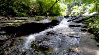 Kham Hom Şelalesi, Tayland 'ın Sakon Nakhon şehrinde şelale, Tayland' ın yatıştırıcı doğası.