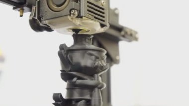 3D yazıcı dev bir figür üzerinde çalışıyor..