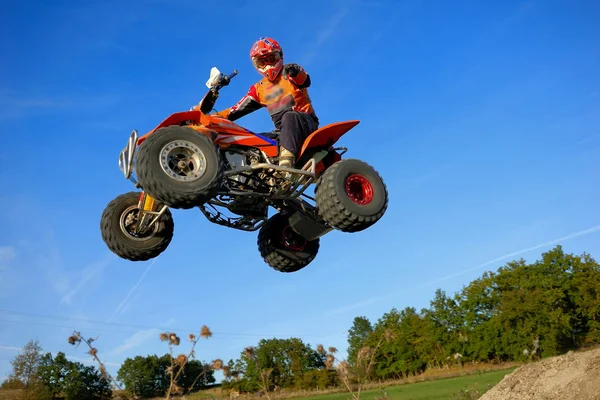 Salto en quad — Foto de Stock