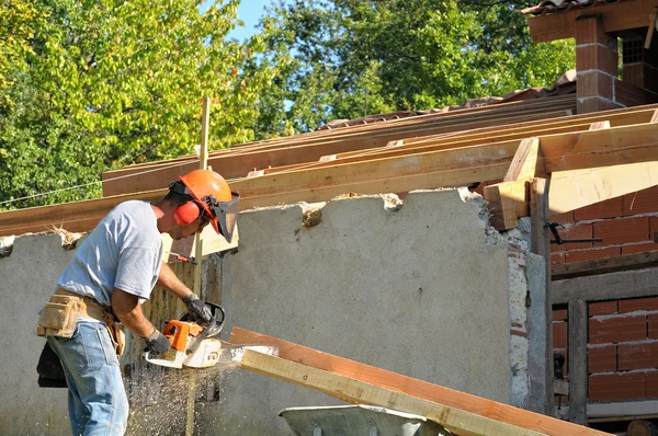 Sawing wood two — Stock Photo, Image