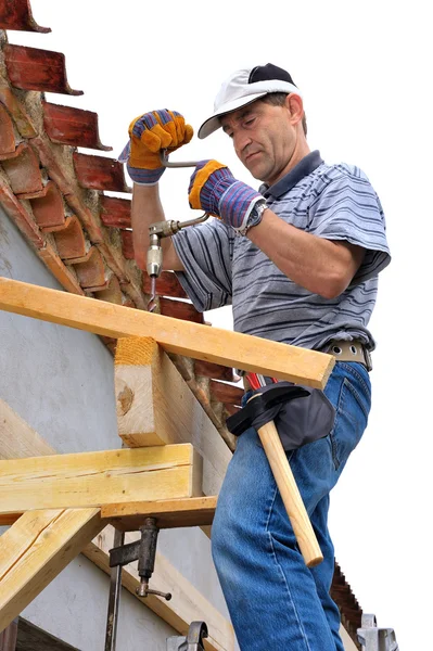 Holzbearbeitender Schreiner — Stockfoto