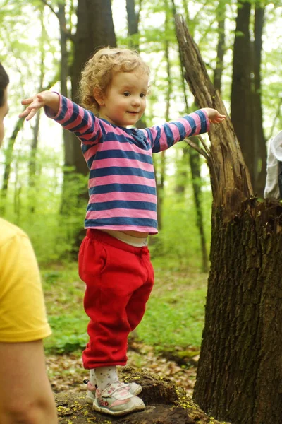 Cute little girl  in park — Stock Photo, Image