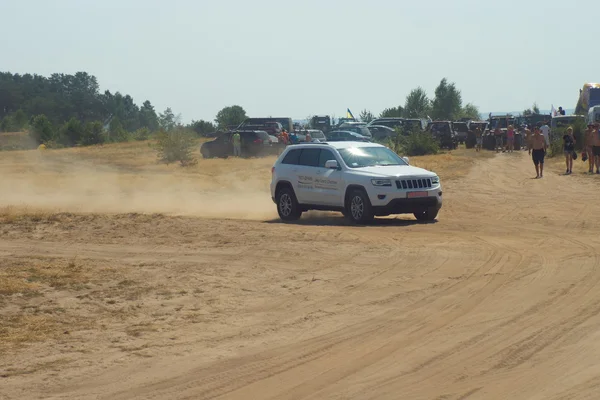 July 26 Tolokun. Kiev region, Ukraine.9 OFF-ROAD-FREE-FEST 2014.Offroad Free Fest - bright, extreme and unique event in the automotive world Europe. — Stock Photo, Image