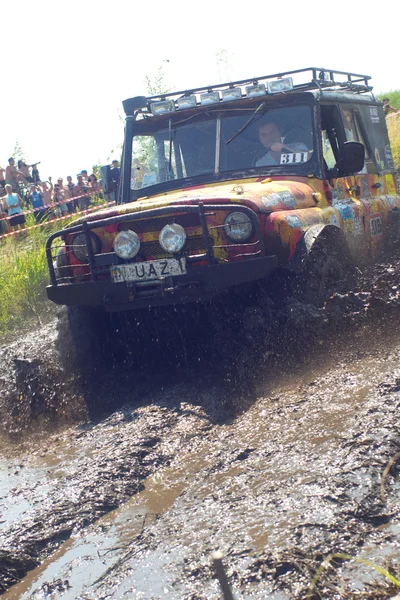 26 lipca Tolokun. Kijów, Ukraine.9 Off Road-Free-Fest 2014.Offroad wolna Fest - jasne, ekstremalne i wyjątkowe wydarzenie w świecie motoryzacji Europy. — Zdjęcie stockowe