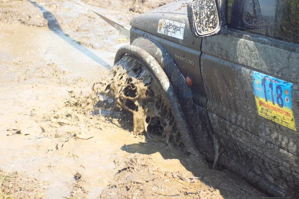 26 luglio Tolokun. Regione di Kiev, Ucraina.9 OFF-ROAD-FREE-FEST 2014 Offroad Free Fest - evento luminoso, estremo e unico nel mondo automobilistico Europa . — Foto Stock