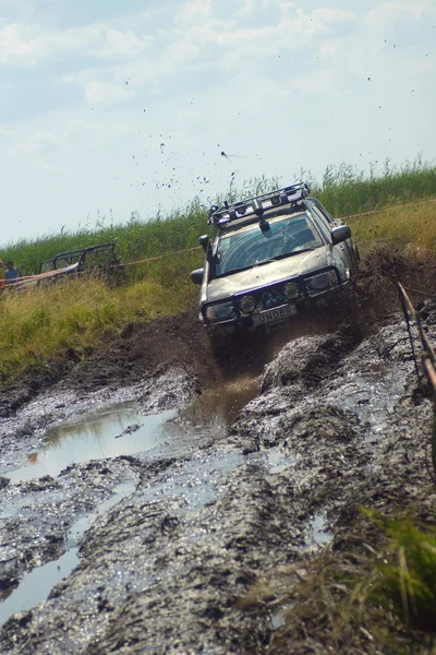 26 juli tolokun. Kiev regio, ukraine.9 off-road-gratis-fest 2014.offroad gratis fest - heldere, extreme en unieke gebeurtenis in de automotive wereld Europa. — Stockfoto