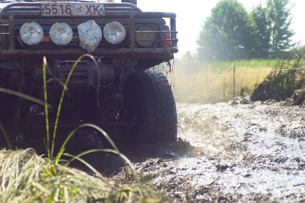 26 de julio Tolokun. Kiev region, Ukraine.9 OFF-ROAD-FREE-FEST 2014.Offroad Free Fest - evento brillante, extremo y único en el mundo del automóvil Europa . — Foto de Stock