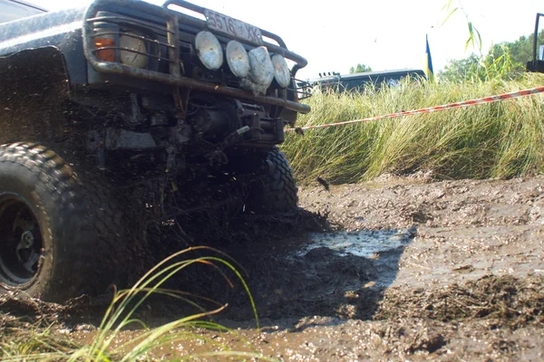 26 de julio Tolokun. Kiev region, Ukraine.9 OFF-ROAD-FREE-FEST 2014.Offroad Free Fest - evento brillante, extremo y único en el mundo del automóvil Europa . — Foto de Stock