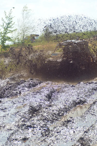 7 月 26 日 tolokun。基辅地区，ukraine.9 脱-road-免费-巨星 2014.offroad 免费荟萃-明亮的极端的和独特的事件，在汽车世界欧洲. — 图库照片