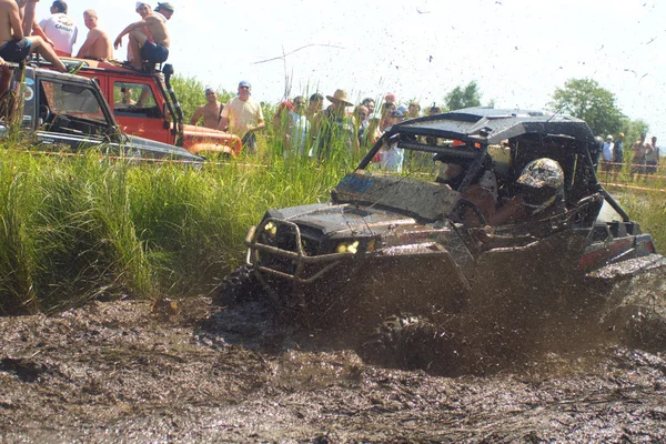 26 luglio Tolokun. Regione di Kiev, Ucraina.9 OFF-ROAD-FREE-FEST 2014 Offroad Free Fest - evento luminoso, estremo e unico nel mondo automobilistico Europa . — Foto Stock