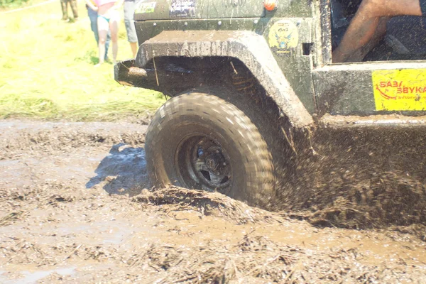 26 luglio Tolokun. Regione di Kiev, Ucraina.9 OFF-ROAD-FREE-FEST 2014 Offroad Free Fest - evento luminoso, estremo e unico nel mondo automobilistico Europa . — Foto Stock