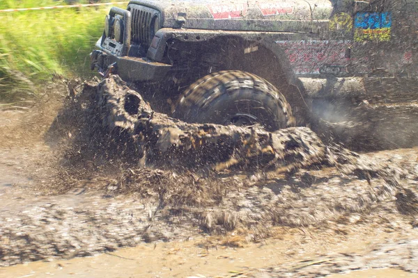 26 luglio Tolokun. Regione di Kiev, Ucraina.9 OFF-ROAD-FREE-FEST 2014 Offroad Free Fest - evento luminoso, estremo e unico nel mondo automobilistico Europa . — Foto Stock