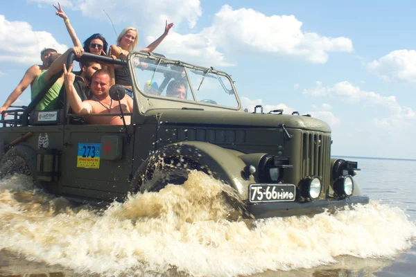 26 de Julho Tolokun. Kiev region, Ukraine.9 OFF-ROAD-FREE-FEST 2014.Offroad Free Fest - evento brilhante, extremo e único no mundo automotivo Europa . — Fotografia de Stock