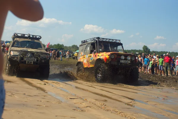 26 luglio Tolokun. Regione di Kiev, Ucraina.9 OFF-ROAD-FREE-FEST 2014 Offroad Free Fest - evento luminoso, estremo e unico nel mondo automobilistico Europa . — Foto Stock