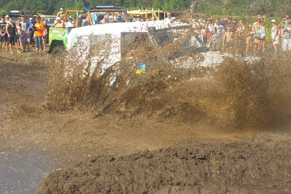 July 26 Tolokun. Kiev region, Ukraine.9 OFF-ROAD-FREE-FEST 2014.Offroad Free Fest - bright, extreme and unique event in the automotive world Europe. — Stock Photo, Image