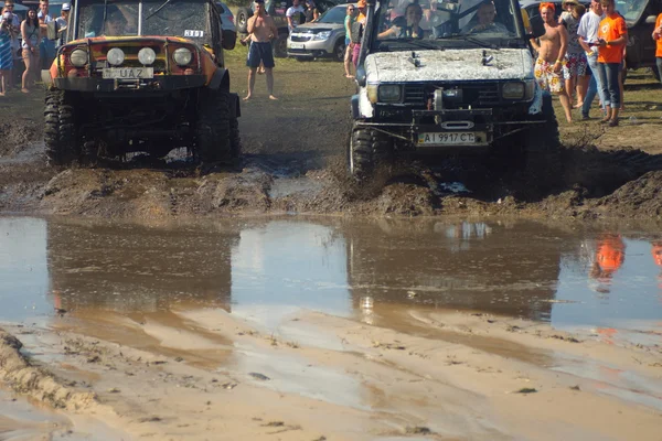 26 luglio Tolokun. Regione di Kiev, Ucraina.9 OFF-ROAD-FREE-FEST 2014 Offroad Free Fest - evento luminoso, estremo e unico nel mondo automobilistico Europa . — Foto Stock