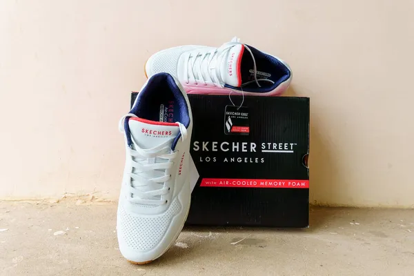 Volzhsky Rusko Září 2021 Bílé Los Angeles Tenisky Skechers Americká — Stock fotografie