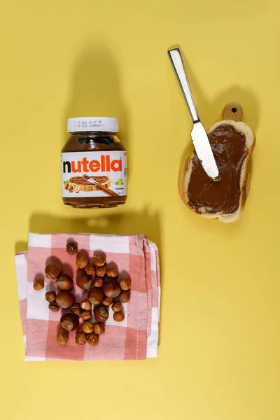 Тюмень Россия Октября 2021 Шоколадная Паста Nutella Фундуком Утренний Завтрак — стоковое фото