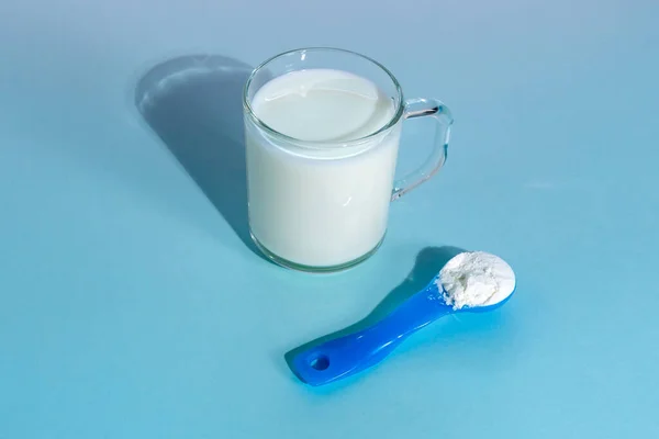 Sojamjölkspulver Sojamjölk Utan Vatten Blå Bakgrund Vegetarisk Produkt — Stockfoto