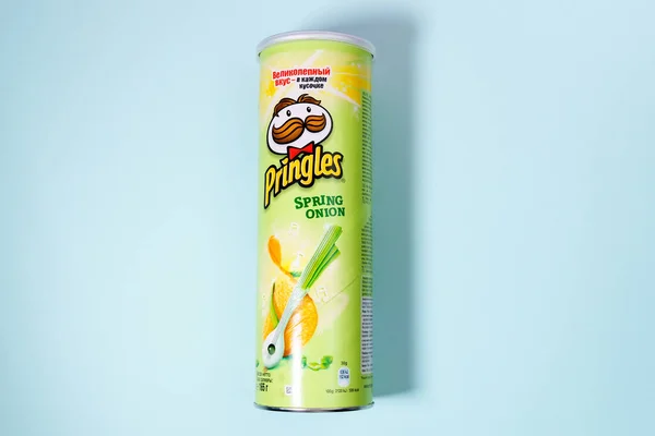 Tyumen Rússia Outubro 2021 Pringles Chips Cebolinha Propriedade Kellogg Company — Fotografia de Stock