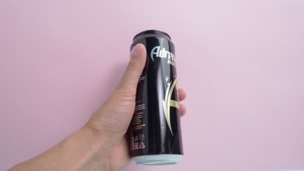 Tyumen, Russia-15 ottobre 2021: Adrenaline Rush energy drink di Pepsi Co. Copia spazio — Video Stock