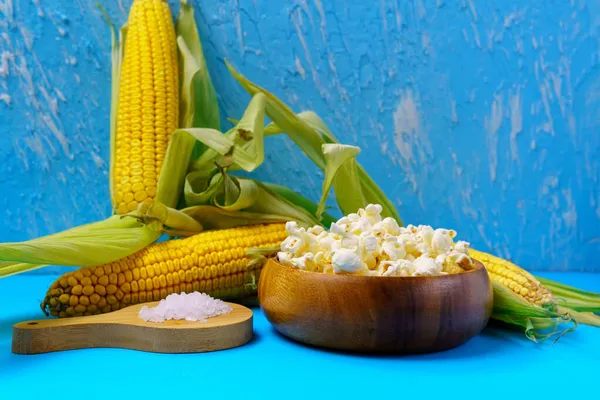 National Popcorn Day January White Popcorn Corn Cobs Blue Background — Stock Photo, Image