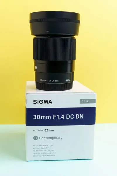 Tyumen Rusya Ekim 2021 Sigma 30Mm Çağdaş Sony Için Lensleri — Stok fotoğraf