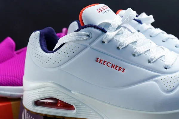 Tyumen Russia October 2021 Παπούτσια Sketchers White Skechers Είναι Αμερικανική — Φωτογραφία Αρχείου