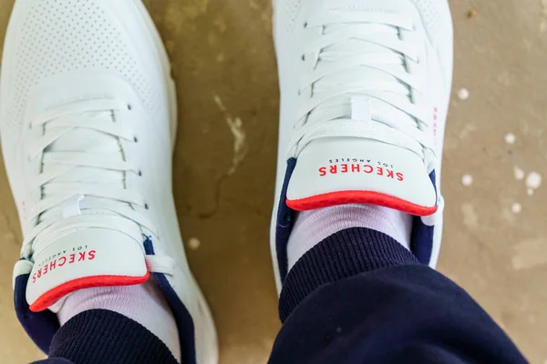 Volzhsky ロシア 2021年9月26日 新しい男性スニーカー白い靴ロサンゼルスBy Skechers 選択的焦点 — ストック写真