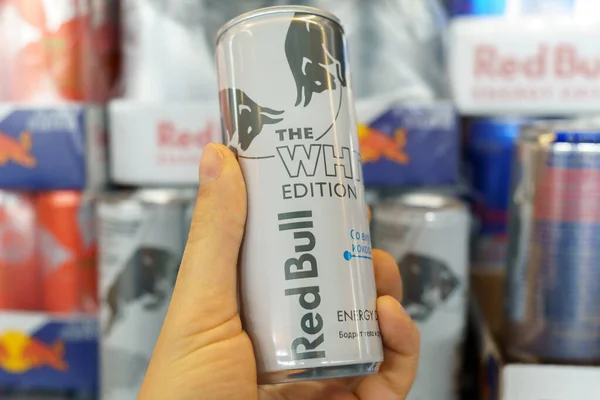 Tyumen Russia December 2021 Aluminium Can Energy Drink Red Bull — Stockfoto