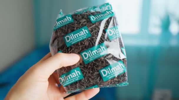 Tyumen, Rusland-20 december 2021: Dilmah thee. Sri Lanka thee merk, internationaal verkocht — Stockvideo