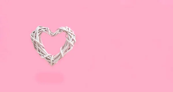 Velké Bílé Srdce Trendy Růžové Pozadí Valentýn Února Kopírovat Prostor — Stock fotografie