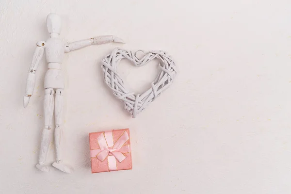 Valentines Day Background Gift Box Wooden Mannequin White Background Flat — Zdjęcie stockowe