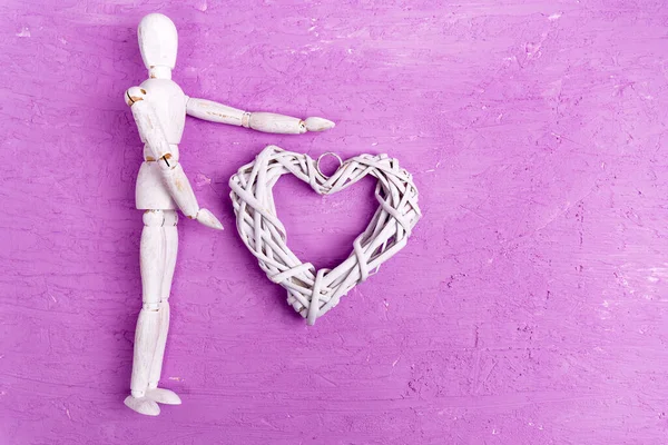White Mannequin Heart Purple Background Copy Space Text — Stock Photo, Image