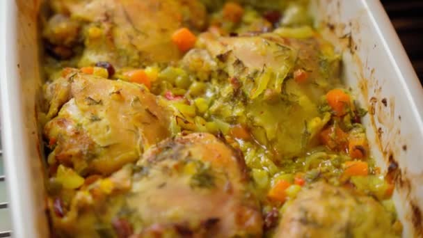 Baked chicken thighs seasoned with garlic and herbs baking dish close up. — Stock Video