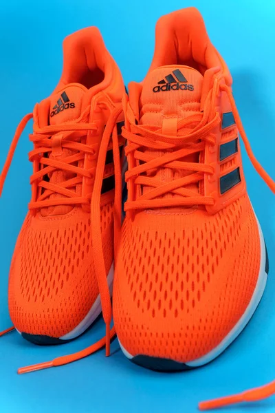 Tyumen Rusko Listopad 2021 Adidas Running Shoes Adidas Logo Nadnárodní — Stock fotografie