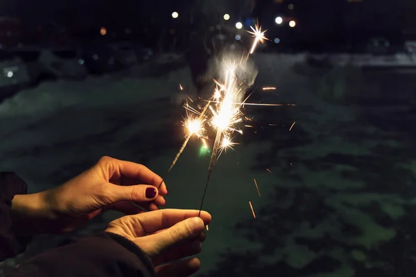 Hands Holding Sparkler Night Background Space Copy Selective Focus — Stock Photo, Image