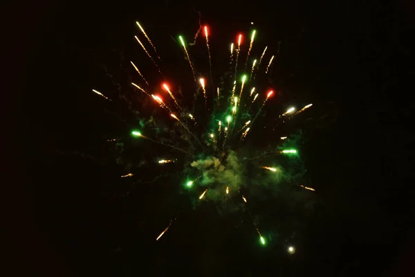 Buntes Urlaubsfeuerwerk Vor Schwarzem Himmel Selektiver Fokus — Stockfoto