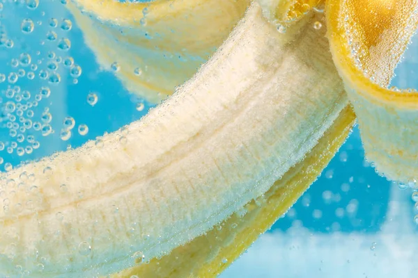 Φρούτα Μπανάνας Κάτω Από Νερό Επιλεκτική Εστίαση Μακροεντολή Υγιεινός Τρόπος — Φωτογραφία Αρχείου