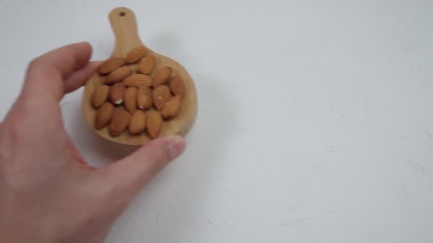 Альтернативне горіхове борошно з мигдалевих горіхів, легкий фон . — стокове відео