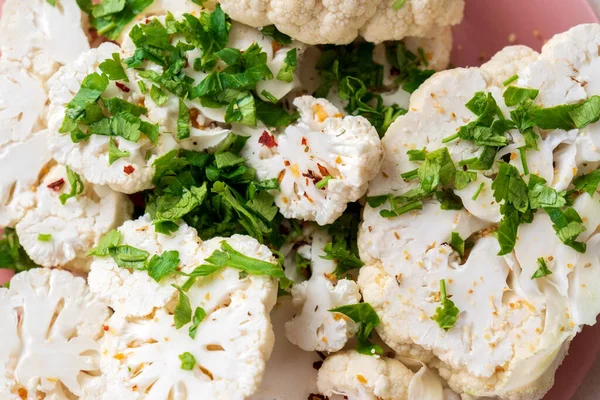 stock image Raw slices of cauliflower sprinkled with spices. Cooking cauliflower steak.